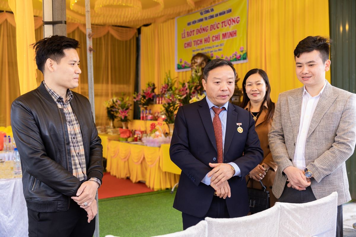 Đúc Tượng Chủ Tịch Hồ Chí Minh Bằng Đồng Tại Học Viện Chính Trị - Ảnh chi tiết 3