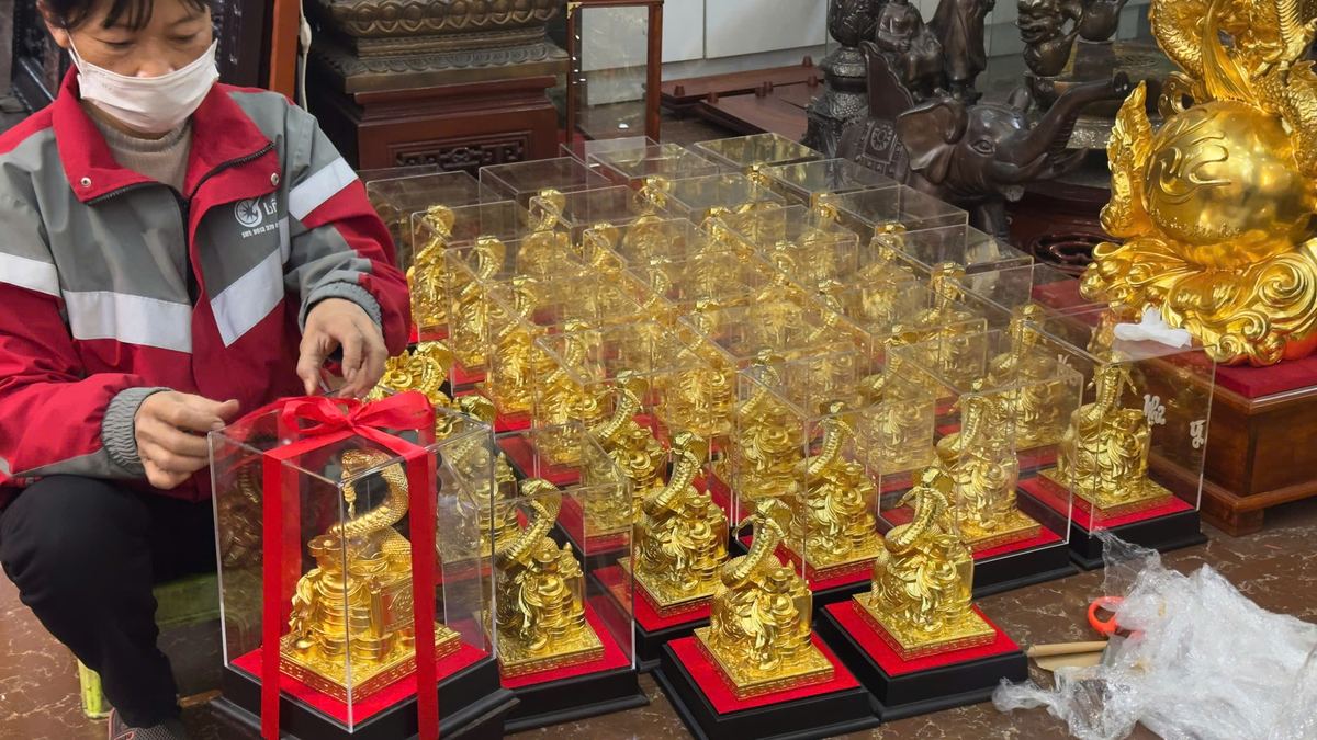 Hoàn Thiện Lô 100 Tượng Rắn Bằng Đồng – Linh Vật Phong Thủy Quà Tặng Doanh Nghiệp Đối Tác - Ảnh chi tiết 3