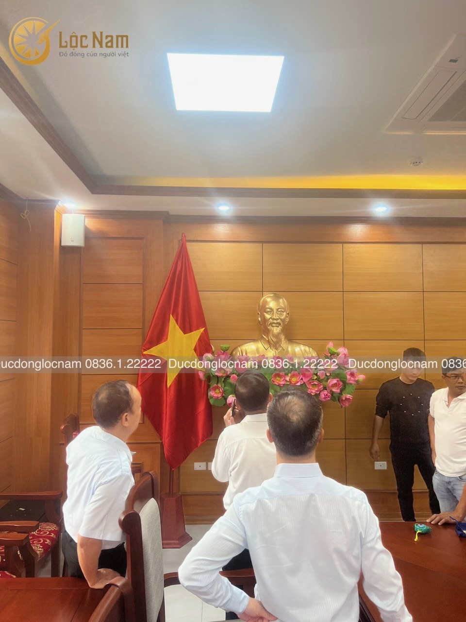 Thi Công Lắp Đặt Tượng Bác Hồ & Đồ Thờ Cho Thanh Tra Tỉnh Nghệ An - Ảnh chi tiết 4