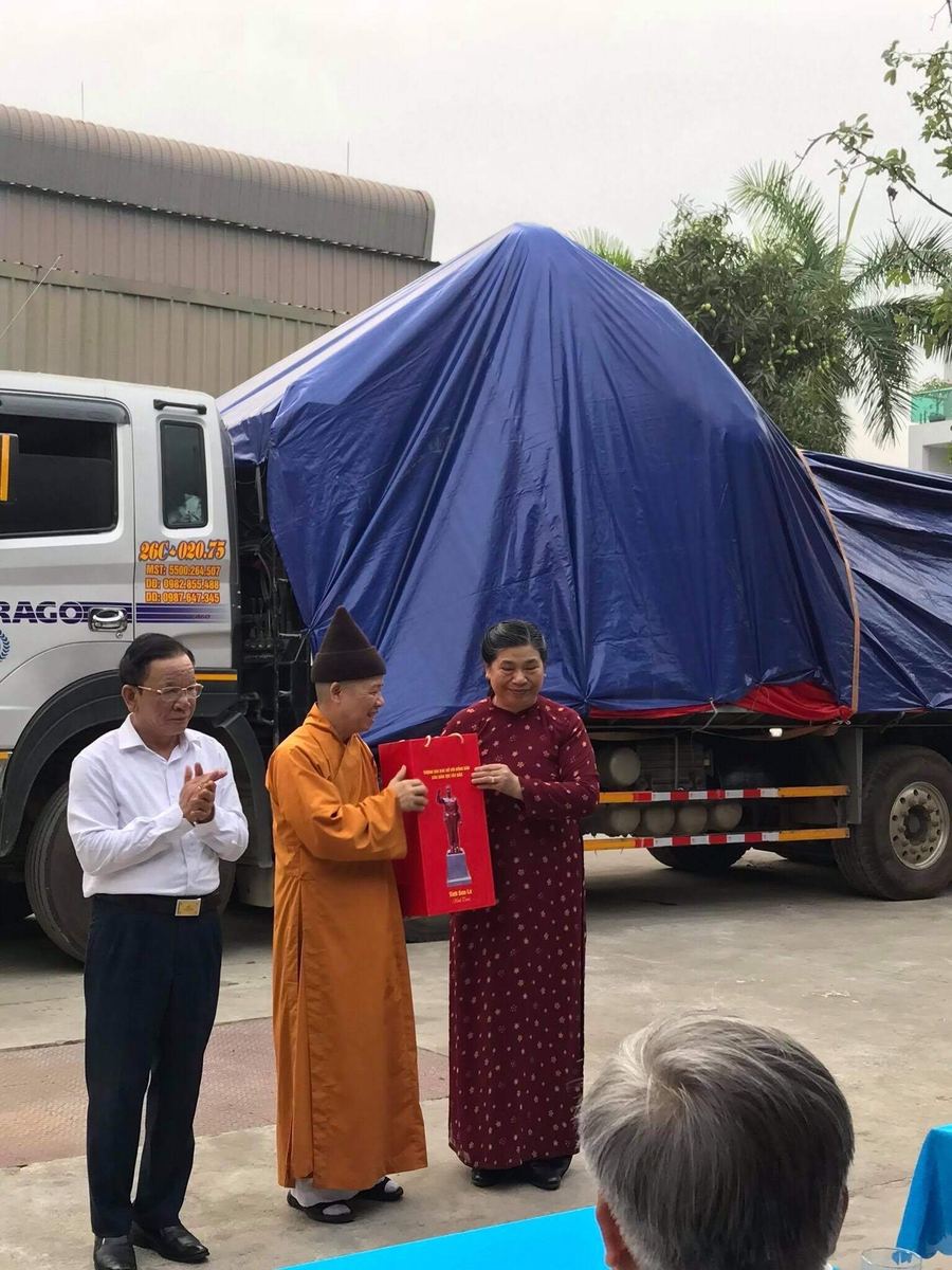 Đúc Tượng Bác Hồ Vẫy Tay Chào Bằng Đồng Đỏ Cỡ Lớn Tại Quảng Trường Sơn La - Ảnh chi tiết 2