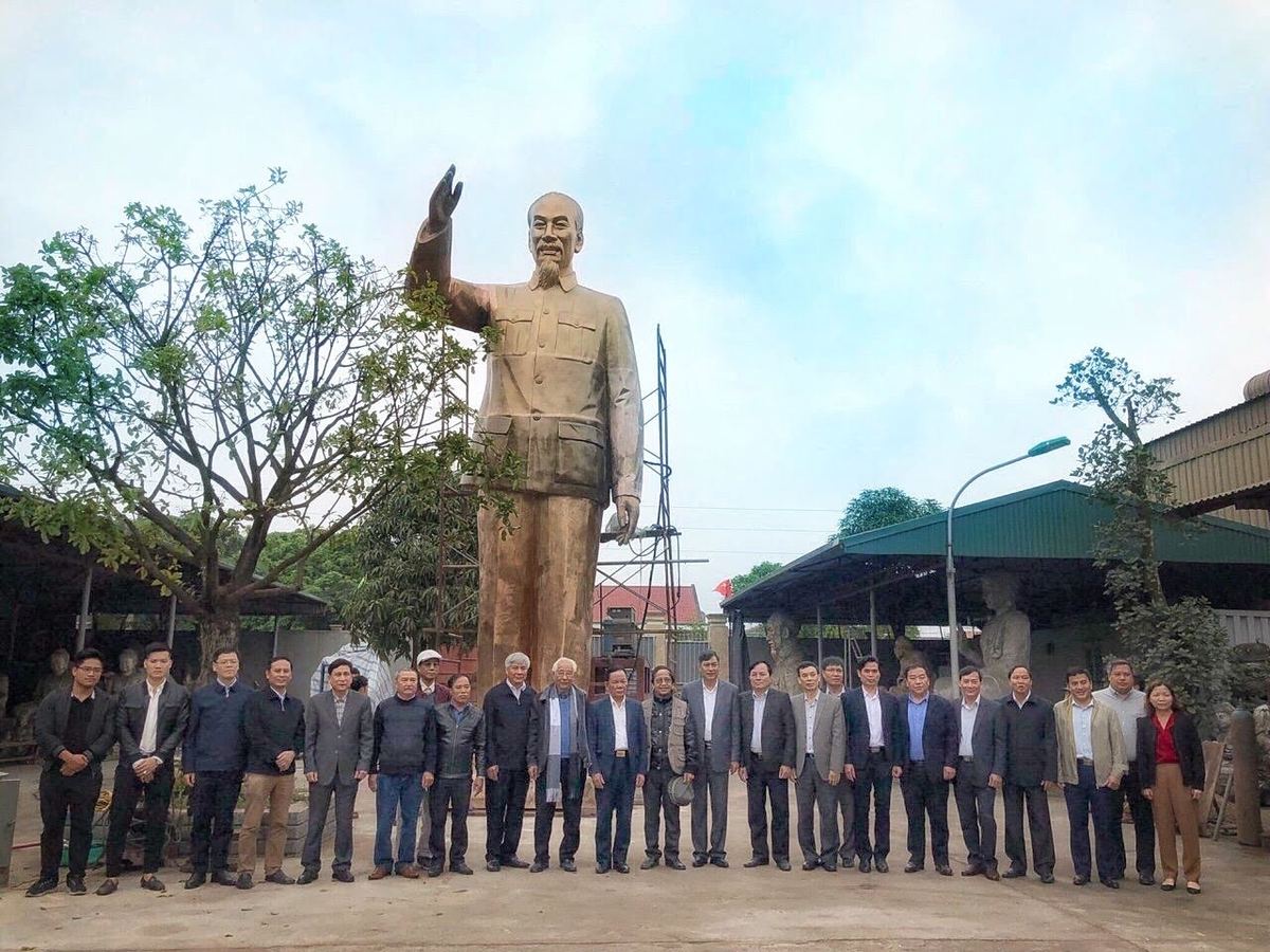 Đúc Tượng Bác Hồ Vẫy Tay Chào Bằng Đồng Đỏ Cỡ Lớn Tại Quảng Trường Sơn La - Ảnh chi tiết 8