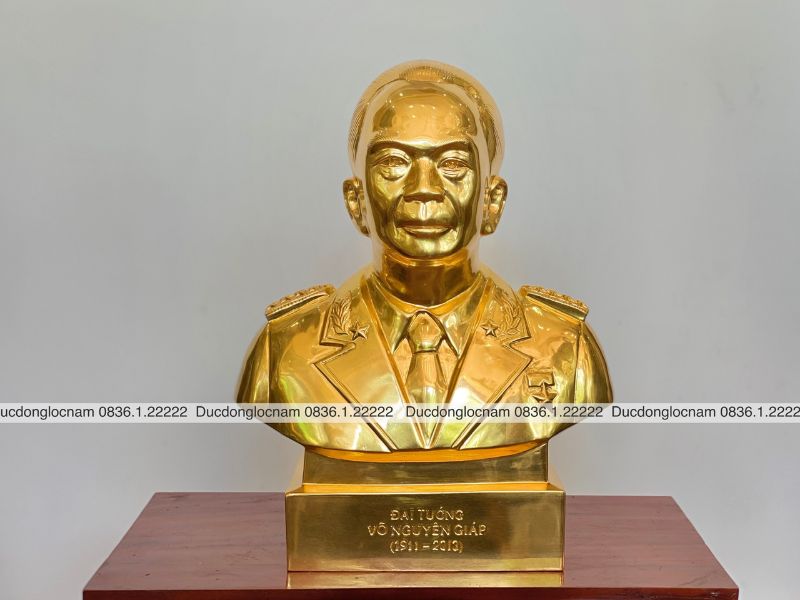 Tượng Bác Võ Nguyên Giáp