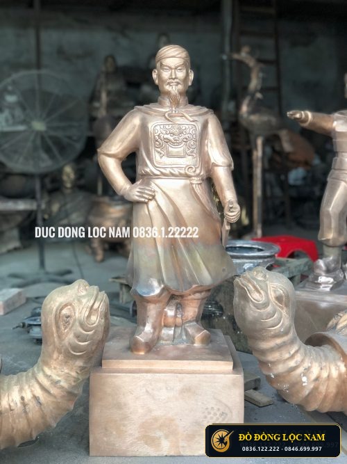 Tượng Hoàng Đế Lê Đại Hành Đứng Dát Vàng 9999