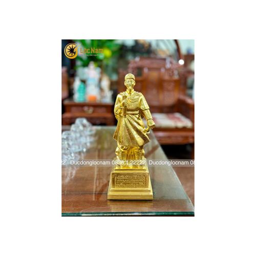 Tượng đồng Trần Hưng Đạo