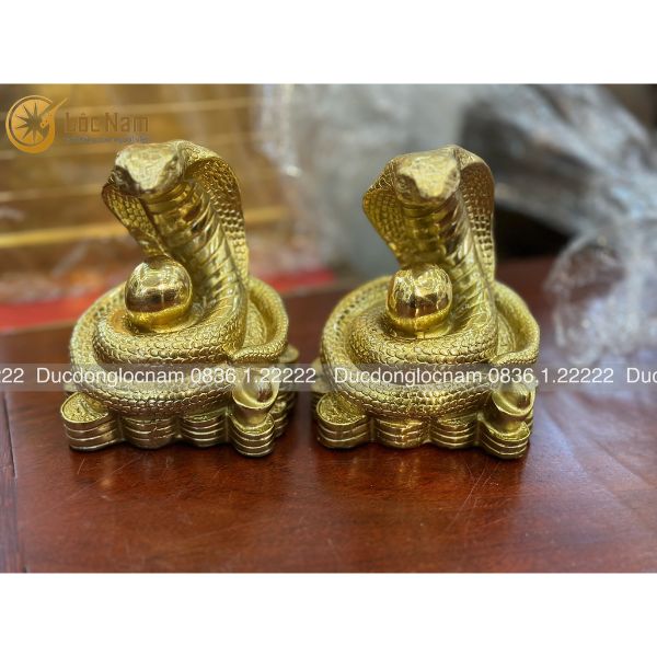 Tượng Rắn Bằng Đồng Ngậm Ngọc