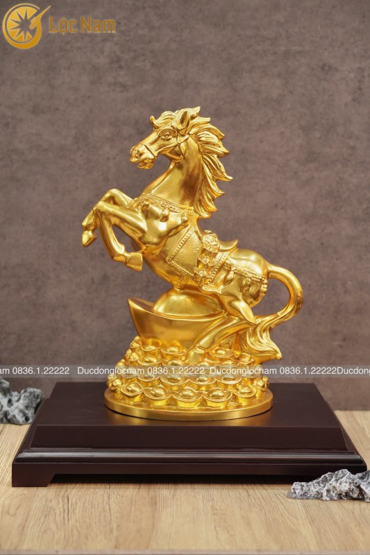 Tượng Ngựa Bằng Đồng Mạ Vàng – Đứng Thỏi Vàng Chiêu Tài Cao 36