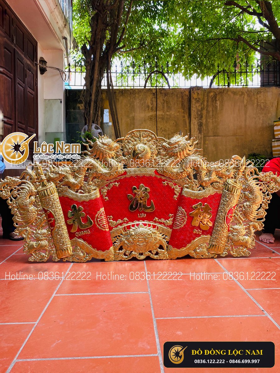 Bộ Cuốn Thư Câu Đối Dong Vang Nền Đỏ Kich Thuoc 1m97 góc chụp 1