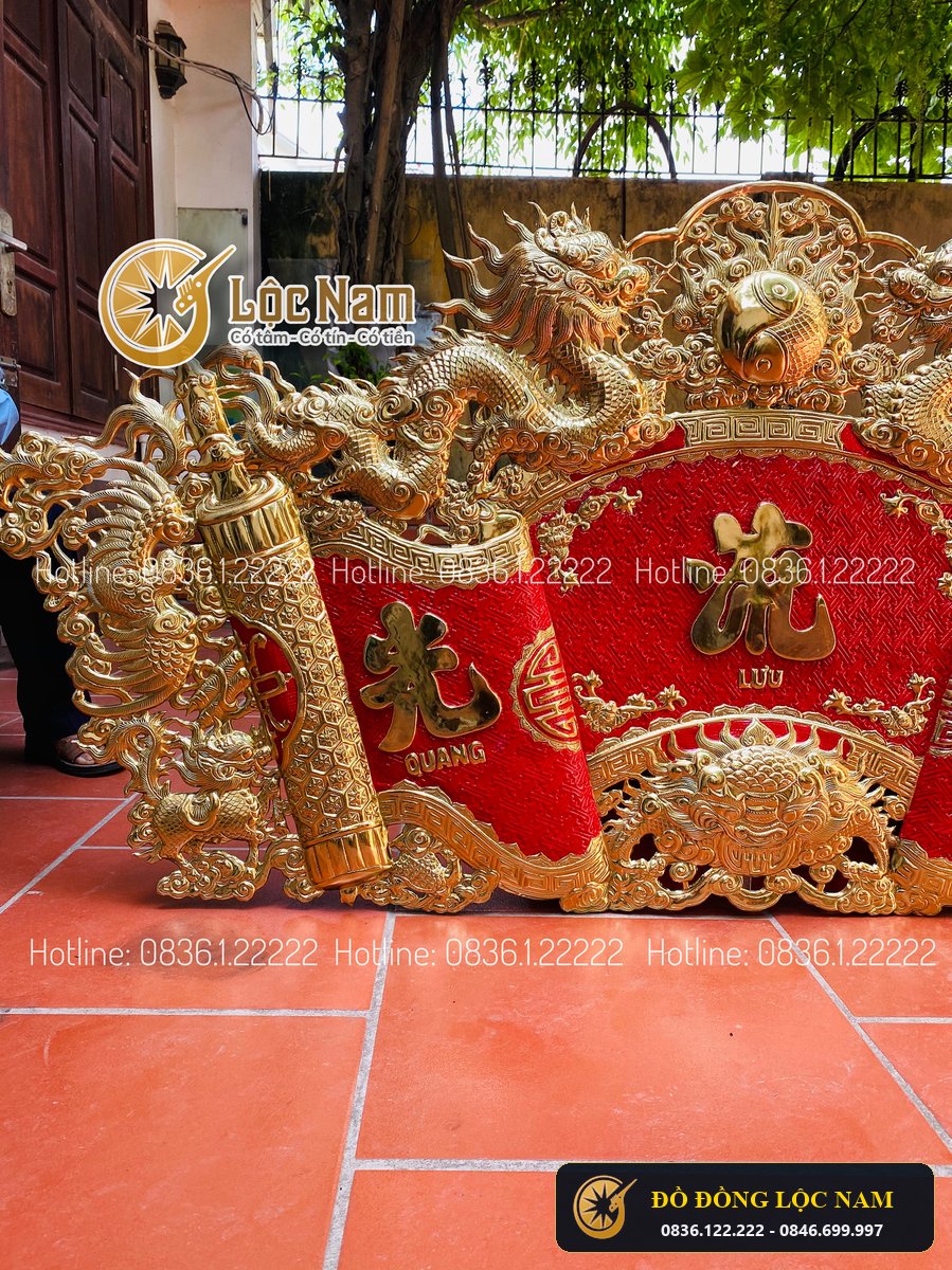 Bộ Cuốn Thư Câu Đối Dong Vang Nền Đỏ Kich Thuoc 1m97 góc chụp 2