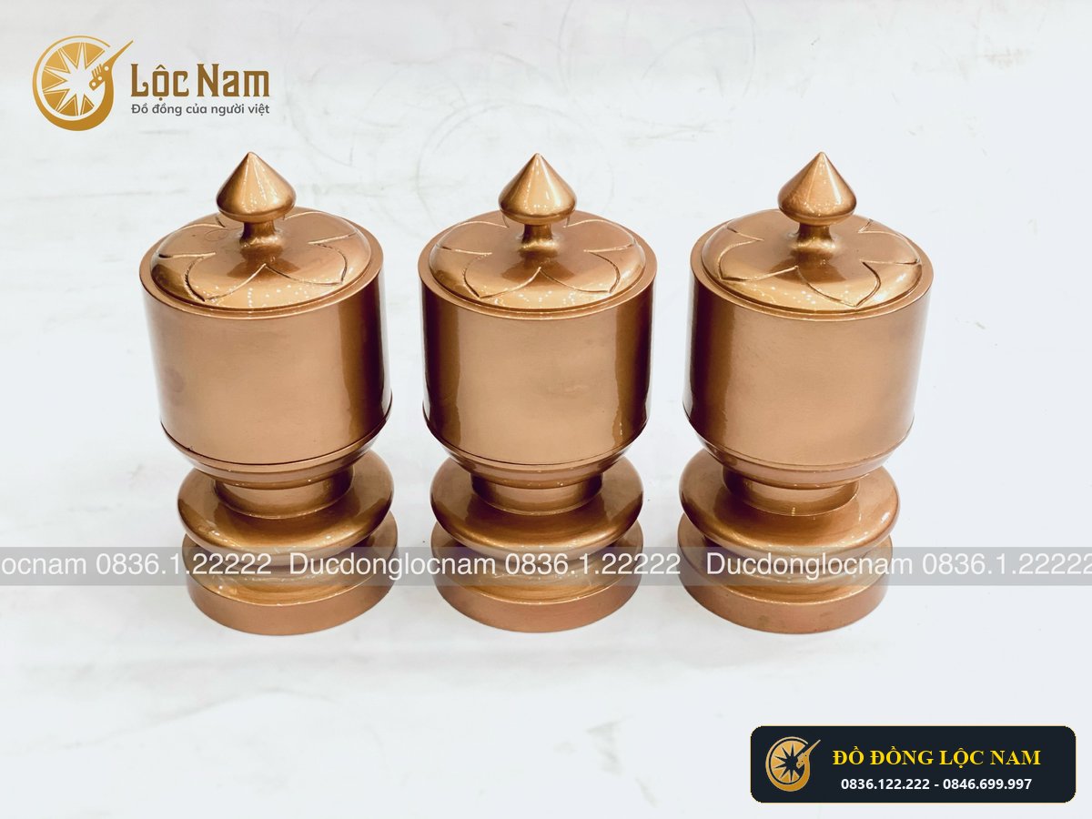 Bộ Đài Thờ Bằng Đồng Đỏ Màu Mộc góc chụp 1