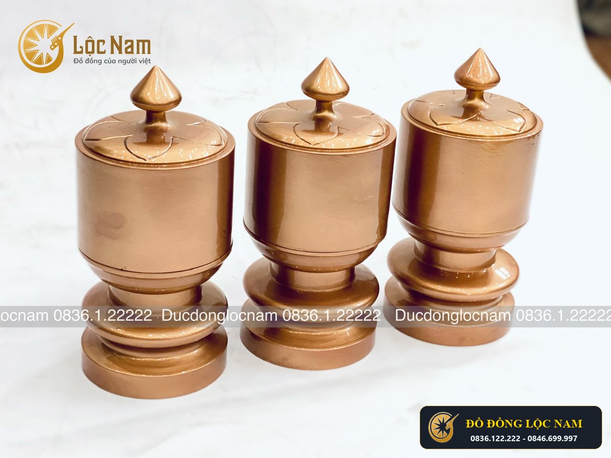 Bộ Đài Thờ Bằng Đồng Đỏ Màu Mộc góc chụp 2
