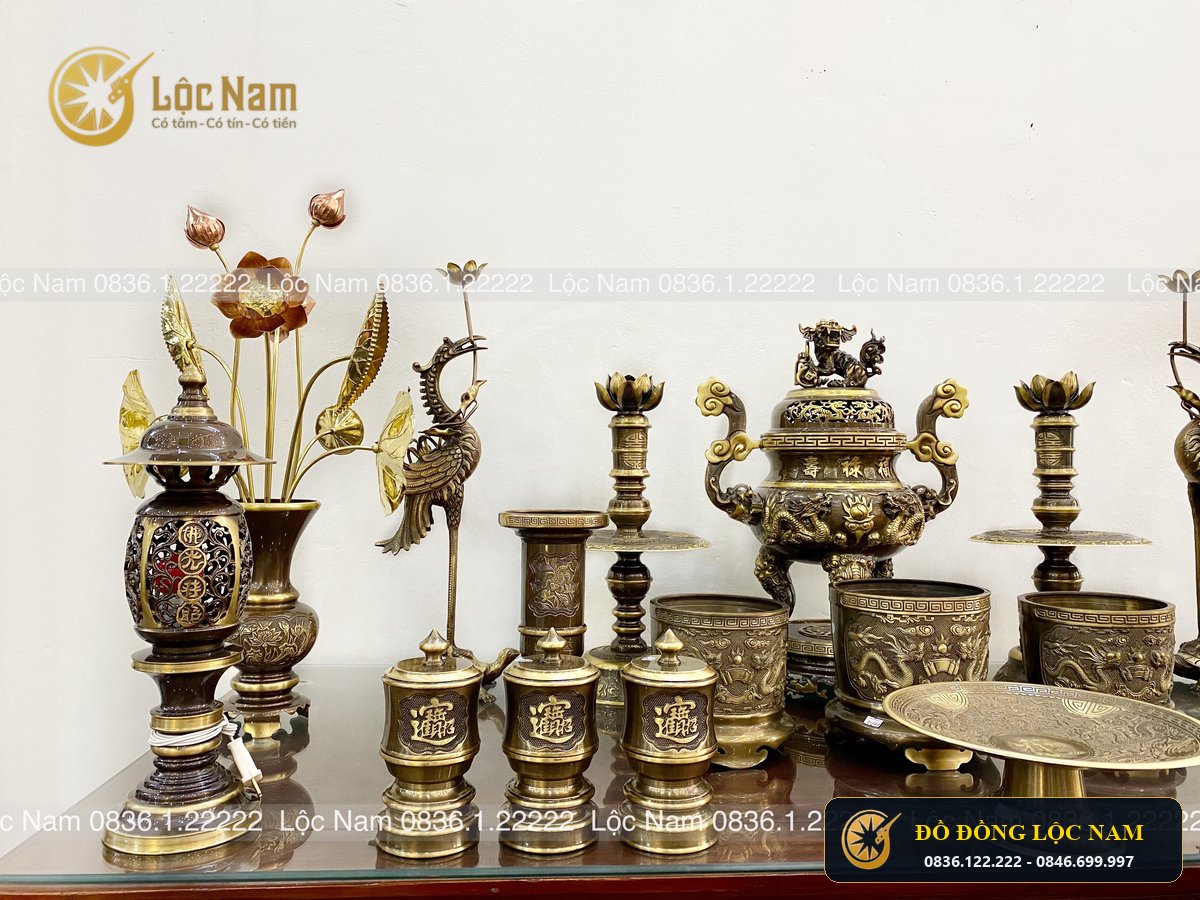 Bộ Đồ Thờ Cúng Bằng Đồng Vàng Đầy Đủ Hai Màu góc chụp 1