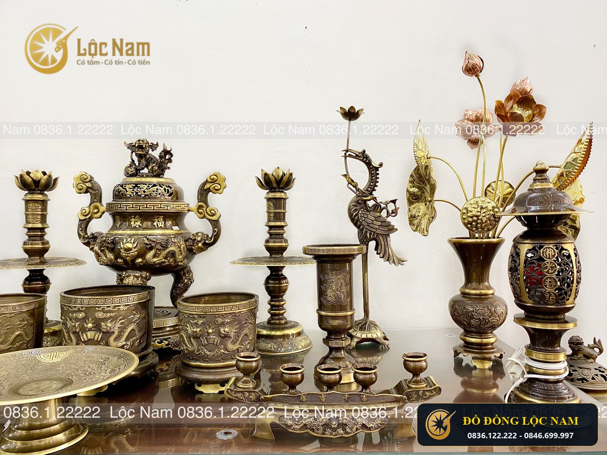 Bộ Đồ Thờ Cúng Bằng Đồng Vàng Đầy Đủ Hai Màu góc chụp 2
