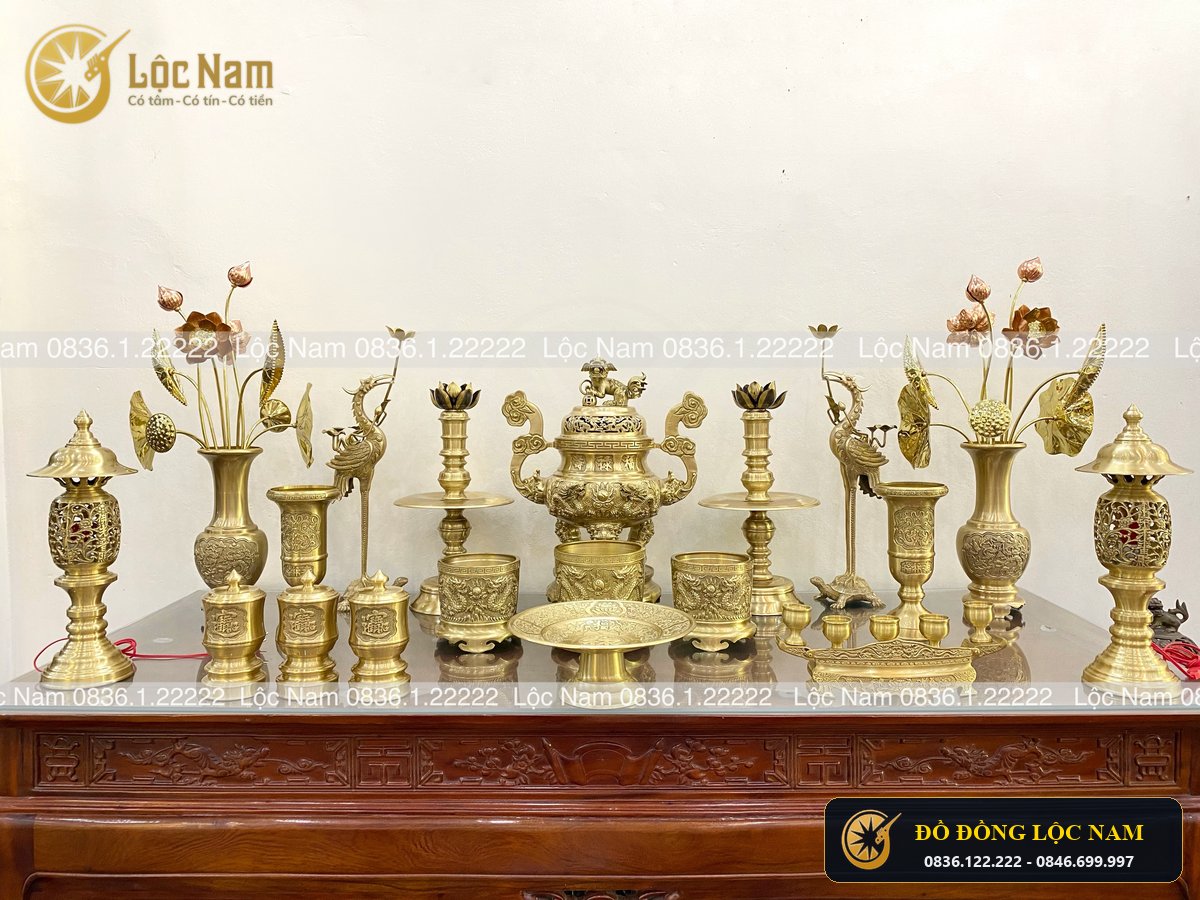 Bộ Đồ Thờ Cúng Đầy Đủ Bằng Đồng Vàng Mộc Chạm Nổi Rồng Phượng
