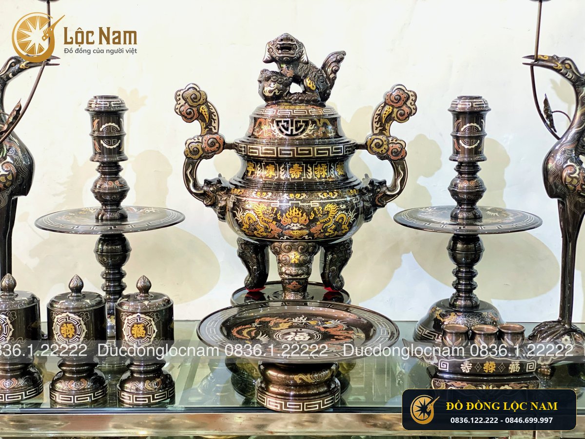 Bộ Đồ Thờ Đầy Đủ Phụ Kiện Bằng Đồng Khảm Ngũ Sắc Cao 60cm góc chụp 1