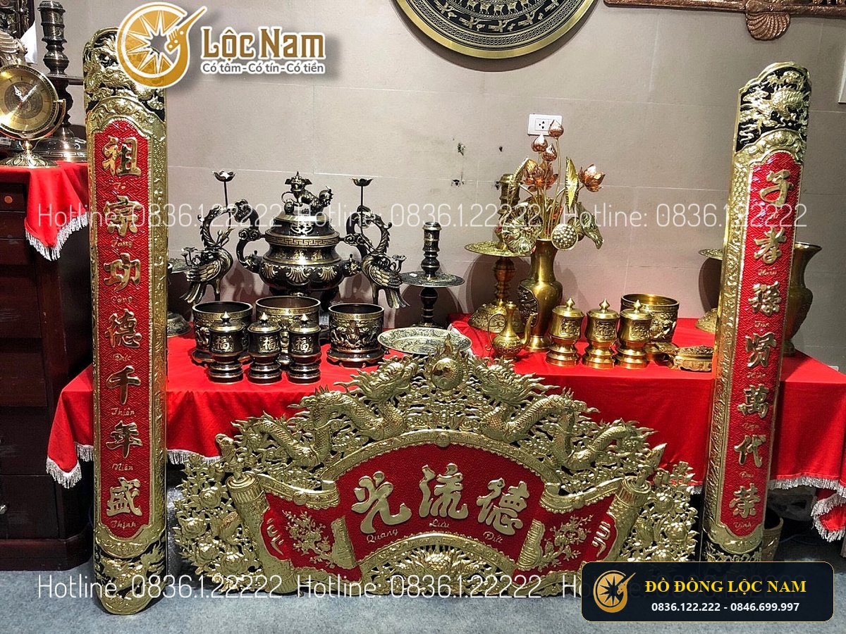 Cuốn Thư Câu Đối Bằng Đồng Vàng Kich Thuoc 1m76 góc chụp 2