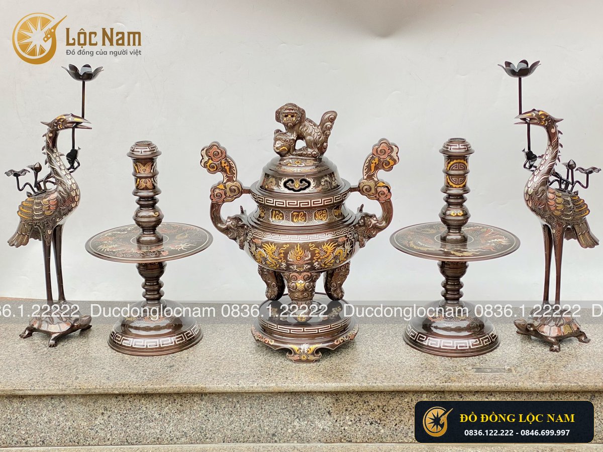 Đỉnh Ngũ Sự Bằng Đồng Đỏ Khảm Ngũ Sắc Chữ Việt Cao 60cm góc chụp 1