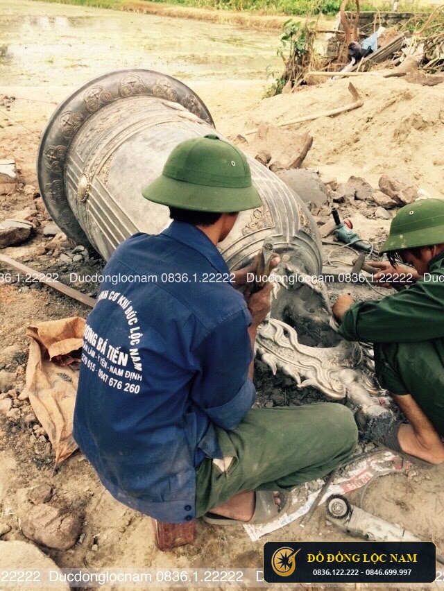 Duc Chuong Dong Đại Hồng Chung 1500Kg Cho Nha Chua góc chụp 2