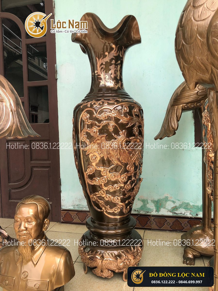 Lọ Lộc Bình Bằng Đồng Đỏ Đúc Nổi Cảnh Rồng Phượng . Cao 1m2 góc chụp 1