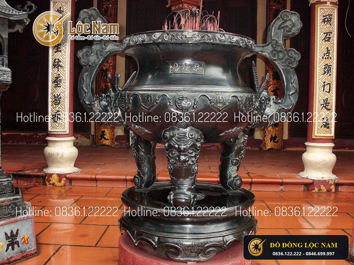 Lư Hương Va Doi Đèn Thờ Bằng Đồng Hun Đen Cho Nha Den góc chụp 1