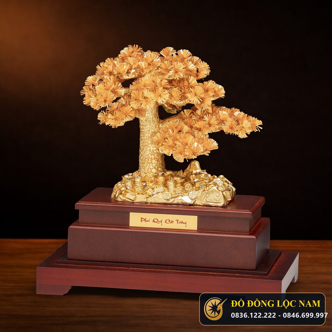 Cây Tùng Phong Thủy Mạ Vàng 24K Đế Pha Lê góc chụp 1