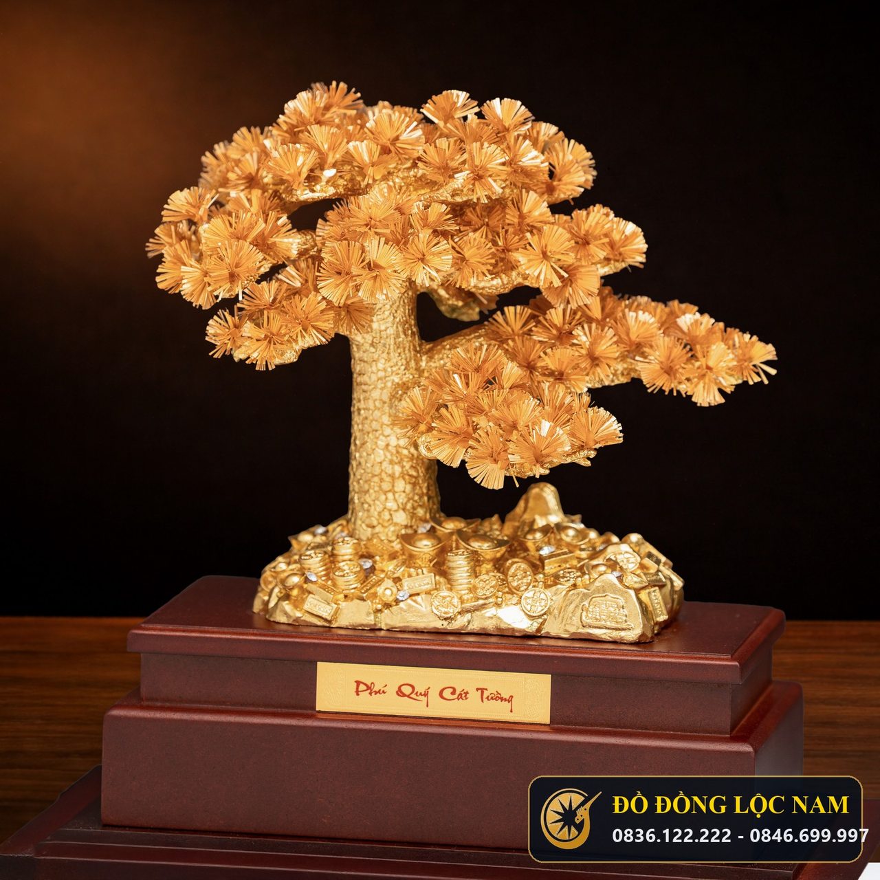 Cây Tùng Phong Thủy Mạ Vàng 24K Đế Pha Lê góc chụp 2