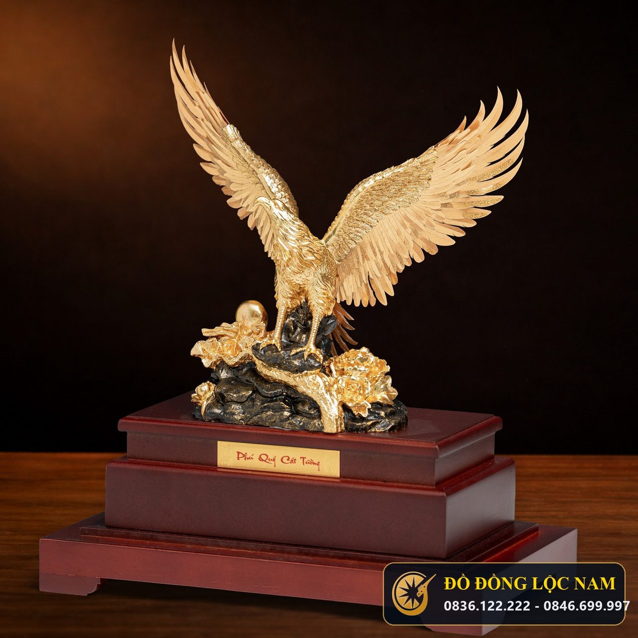 Tượng Đại Bàng Tung Cánh Dát Vàng 24K Uy Phong góc chụp 1