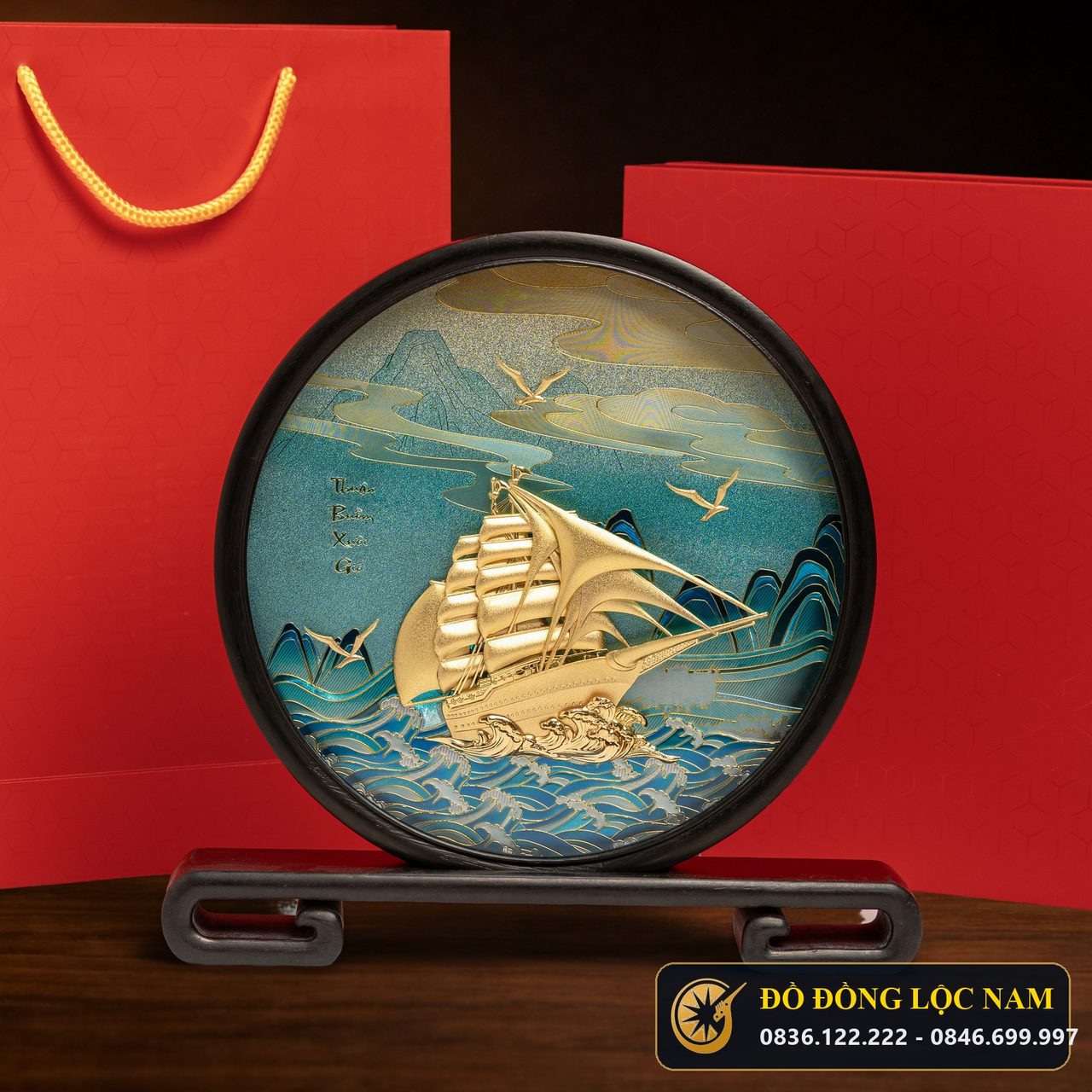 Đĩa Đồng Thuyền Buồm Mạ Vàng 24K Nền Xanh Quà Tặng góc chụp 2