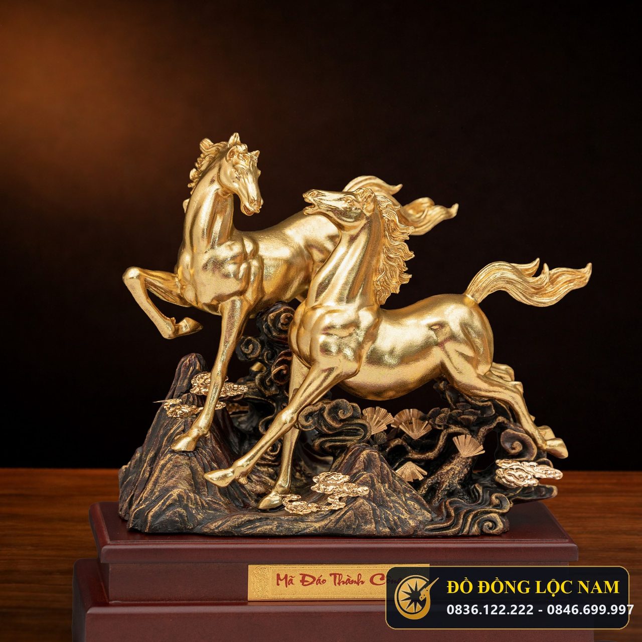 Tượng Song Mã Vượng Tài Phong Thủy Mạ Vàng 24K góc chụp 1