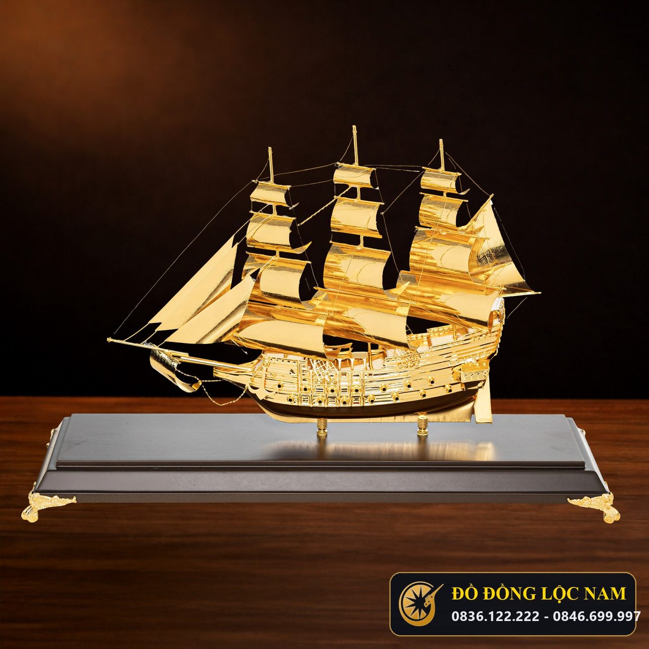 Mô Hình Thuyền Buồm Dát Vàng 24K Cỡ Đại Mẫu 2