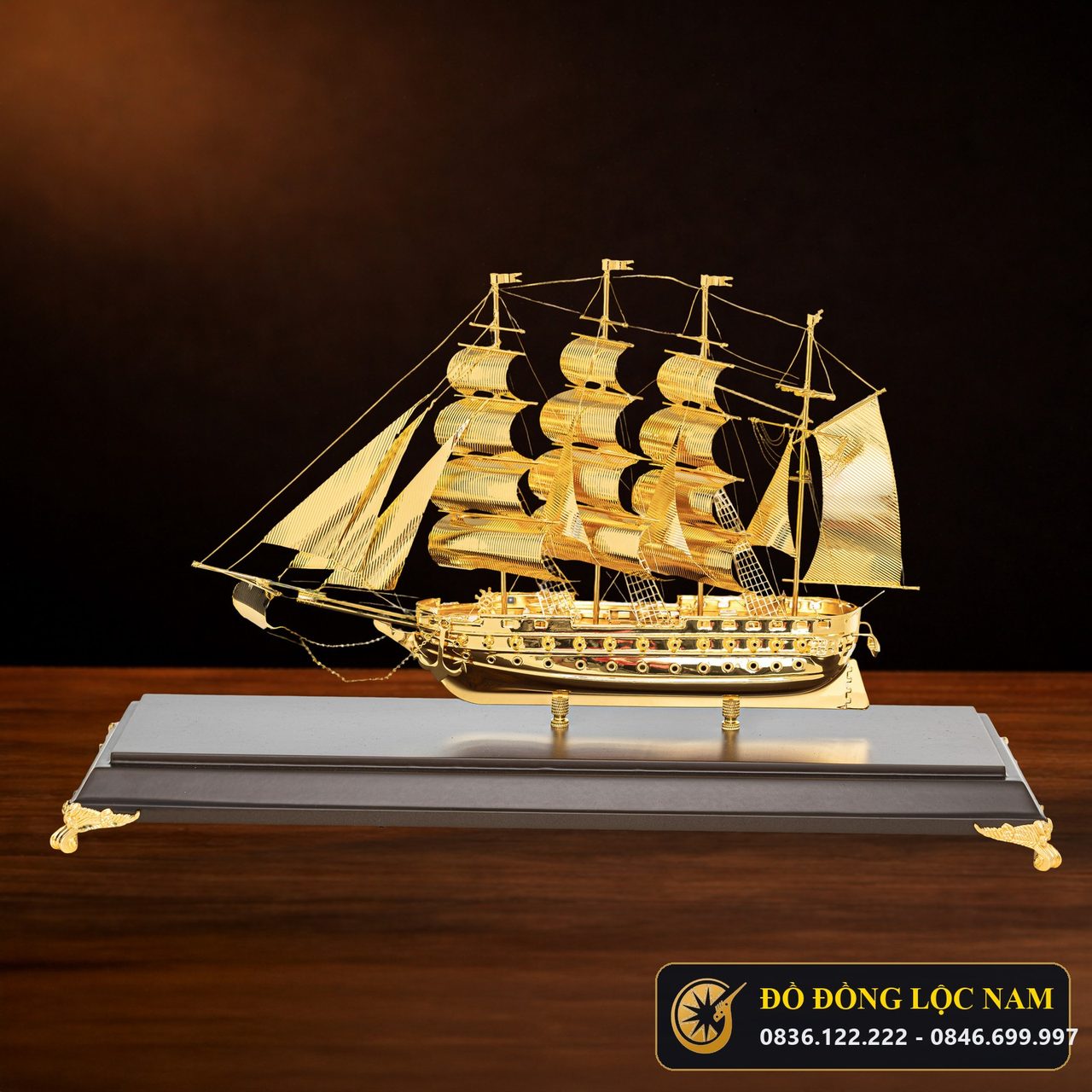 Mô Hình Thuyền Buồm Thuận Buồm Xuôi Gió Dát Vàng 24K Cỡ Đại