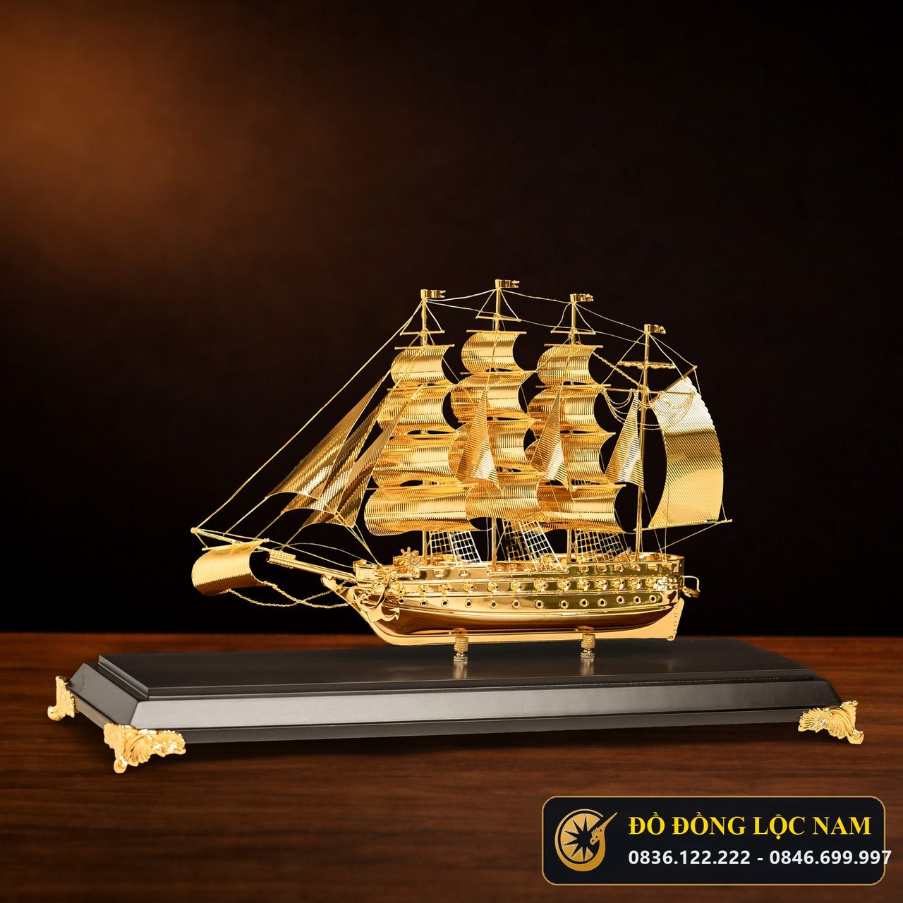 Mô Hình Thuyền Buồm Thuận Buồm Xuôi Gió Dát Vàng 24K Cỡ Đại góc chụp 1