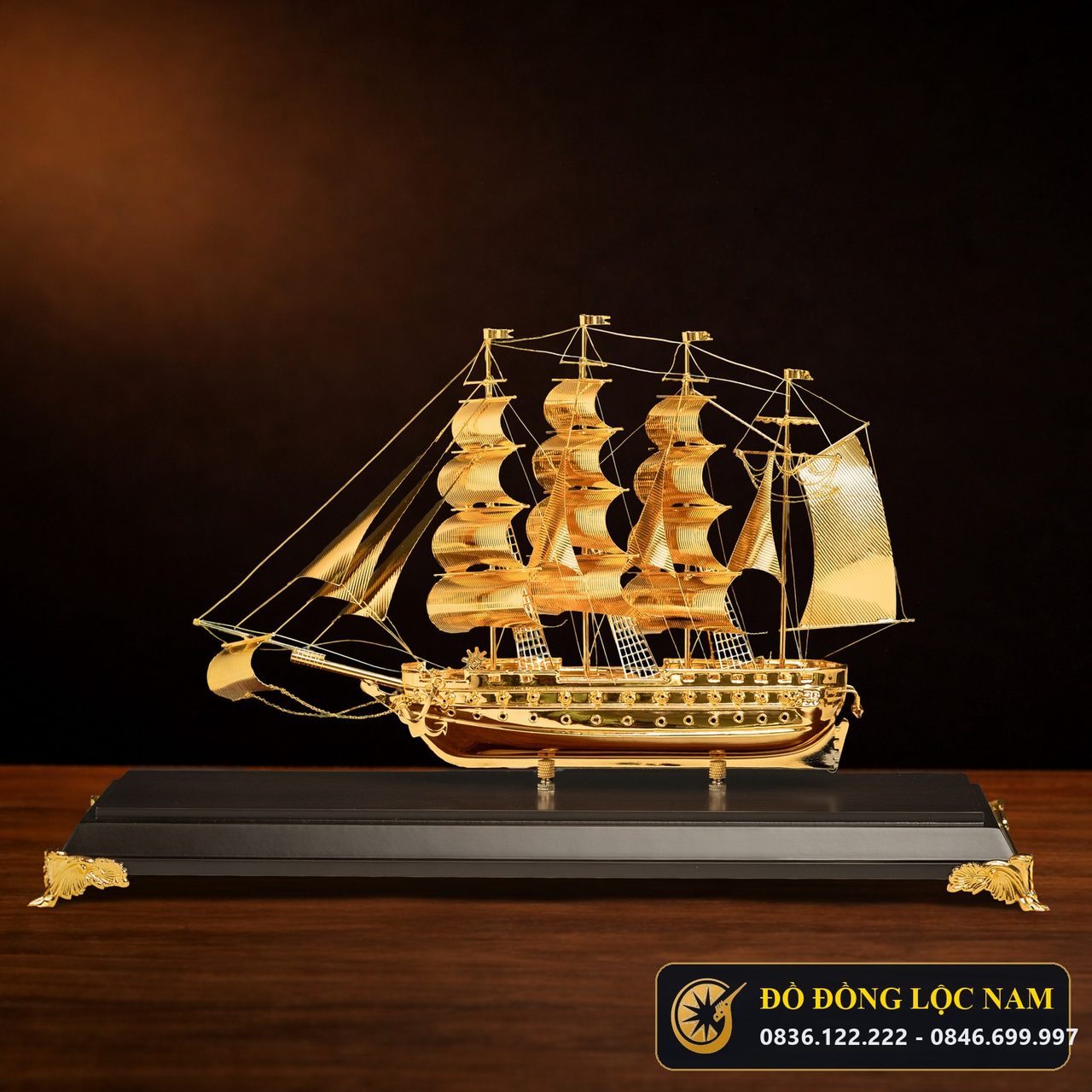 Mô Hình Thuyền Buồm Thuận Buồm Xuôi Gió Dát Vàng 24K Cỡ Đại góc chụp 2