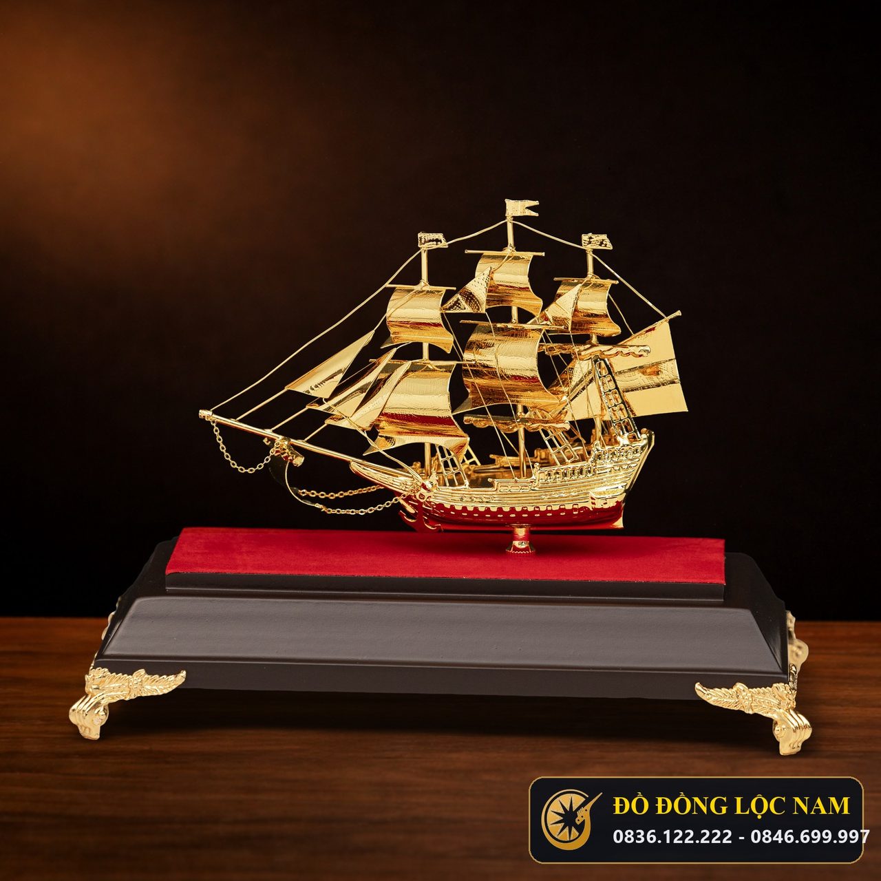 Mô Hình Thuyền Buồm Thuận Buồm Xuôi Gió Mạ Vàng 24K Cỡ Nhỏ