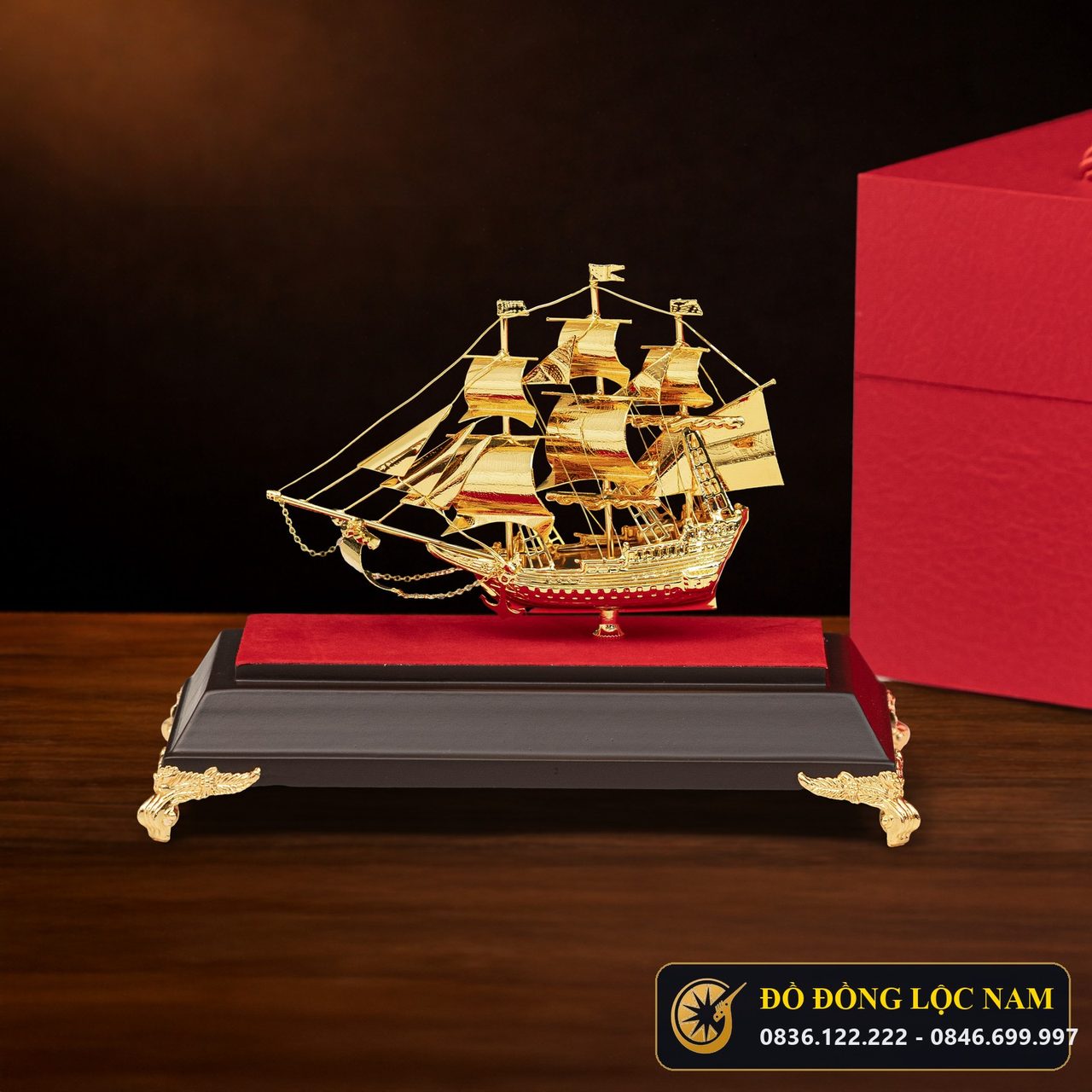 Mô Hình Thuyền Buồm Thuận Buồm Xuôi Gió Mạ Vàng 24K Cỡ Nhỏ góc chụp 1