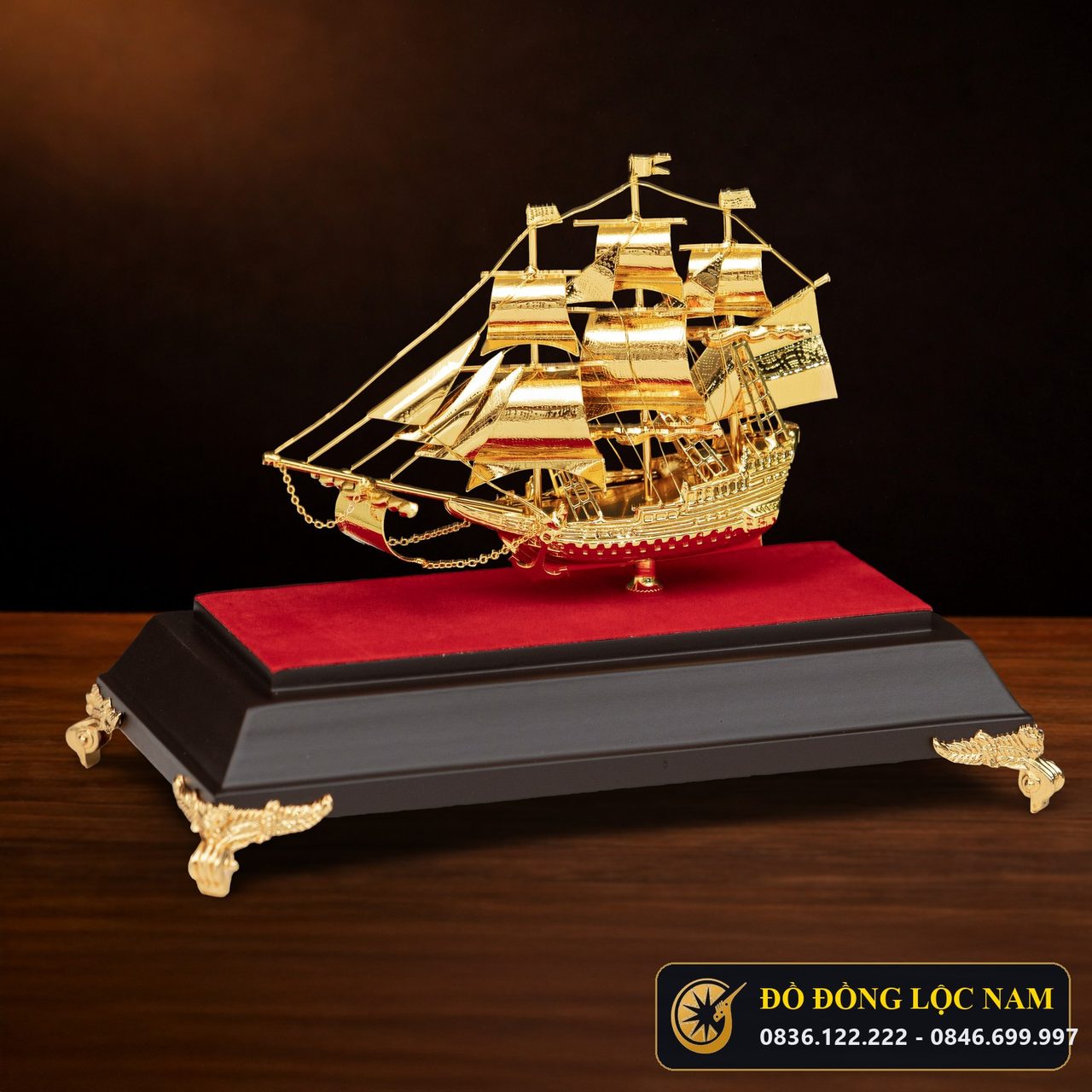 Mô Hình Thuyền Buồm Thuận Buồm Xuôi Gió Mạ Vàng 24K Cỡ Nhỏ góc chụp 2