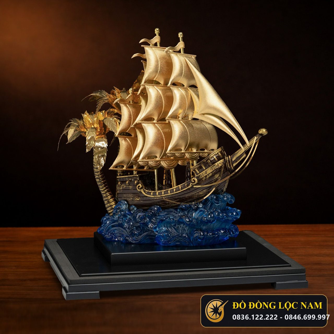 Mô Hình Thuyền Buồm Mạ Vàng 24K Thân Đế Ngọc Cao Cấp