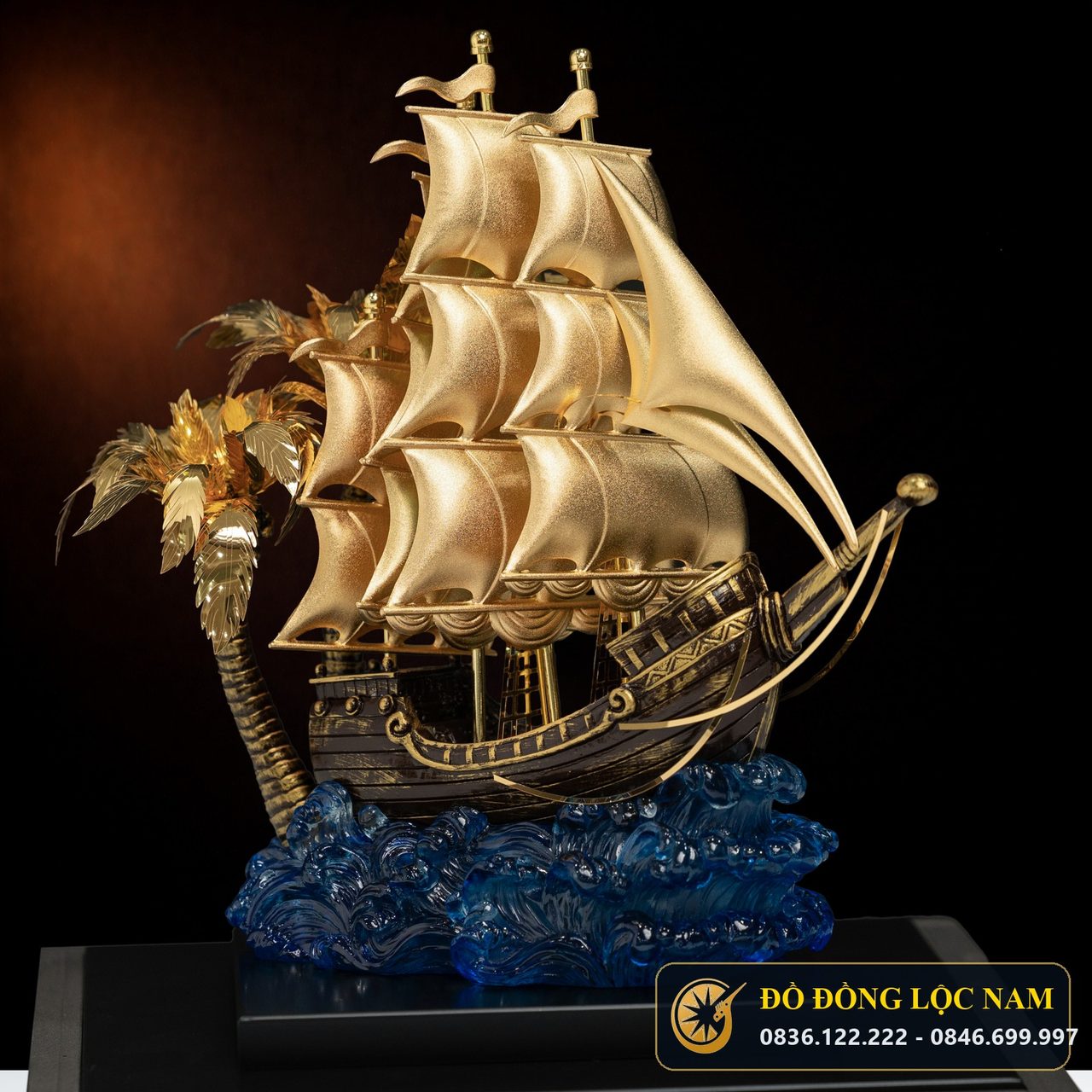 Mô Hình Thuyền Buồm Mạ Vàng 24K Thân Đế Ngọc Cao Cấp góc chụp 2