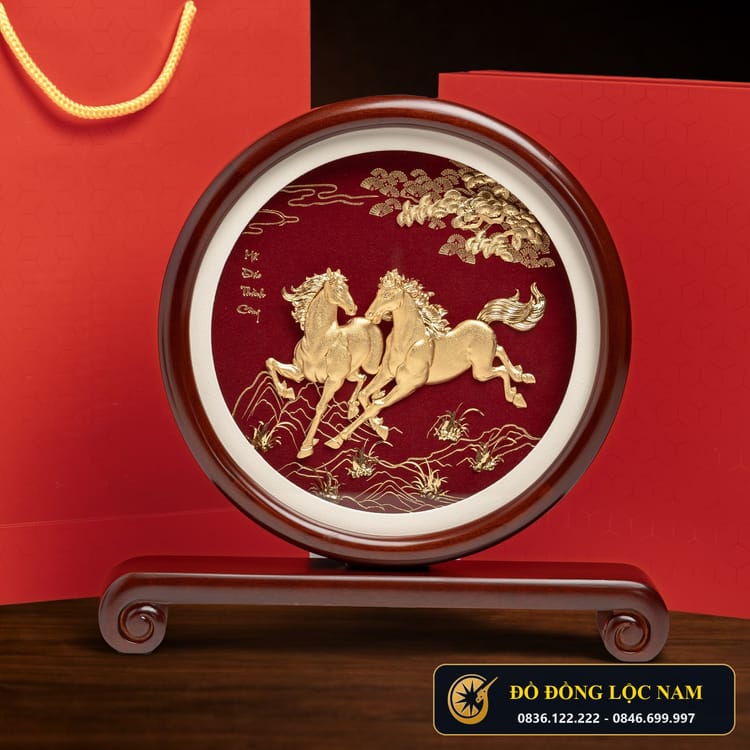 Đĩa Đồng Mã Đáo Thành Công Mạ Vàng Hình Tròn góc chụp 1