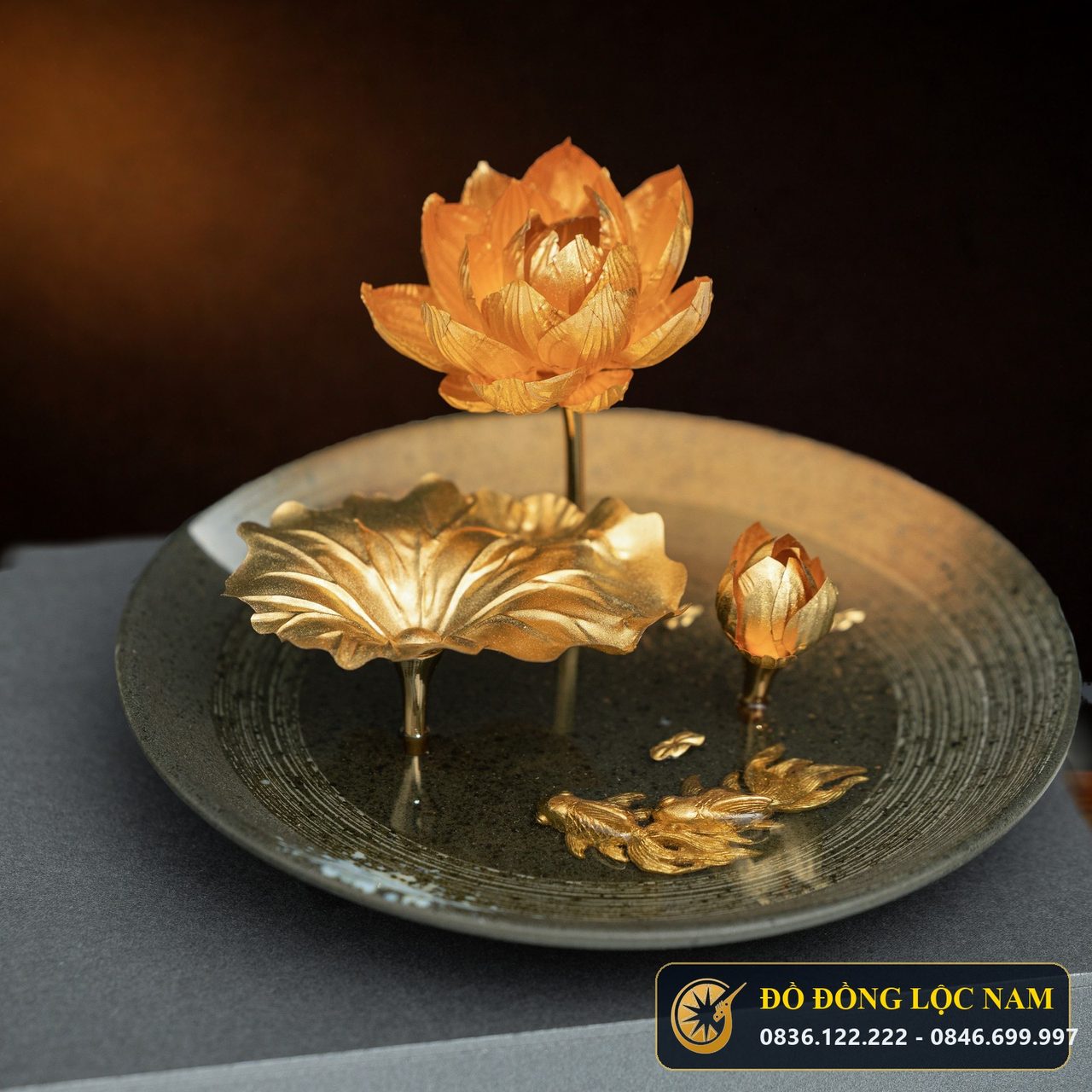 Đĩa Đồng Hoa Sen Dát Vàng Quà Tặng Lưu Niệm góc chụp 1