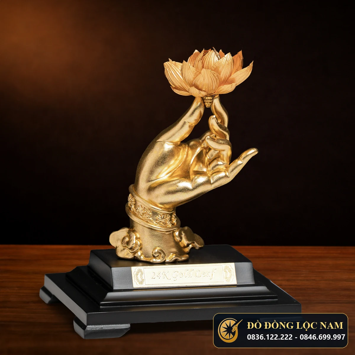Tượng Bàn Tay Phật Nâng Hoa Sen Mạ Vàng 24K góc chụp 2