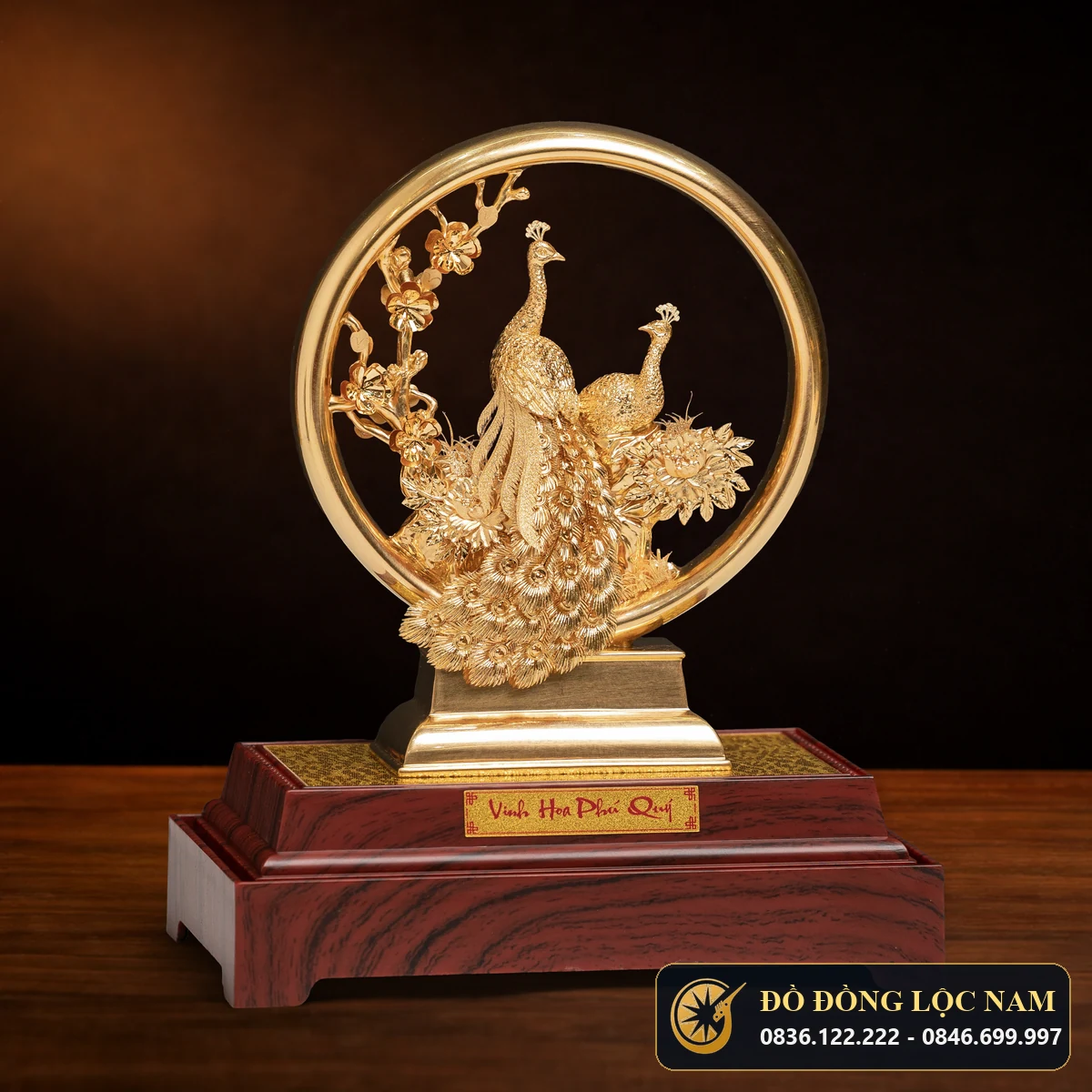 Biểu Trưng Tròn Chim Công Uyên Ương Mạ Vàng 24K góc chụp 1