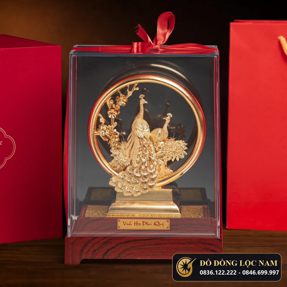 Biểu Trưng Tròn Chim Công Uyên Ương Mạ Vàng 24K góc chụp 2