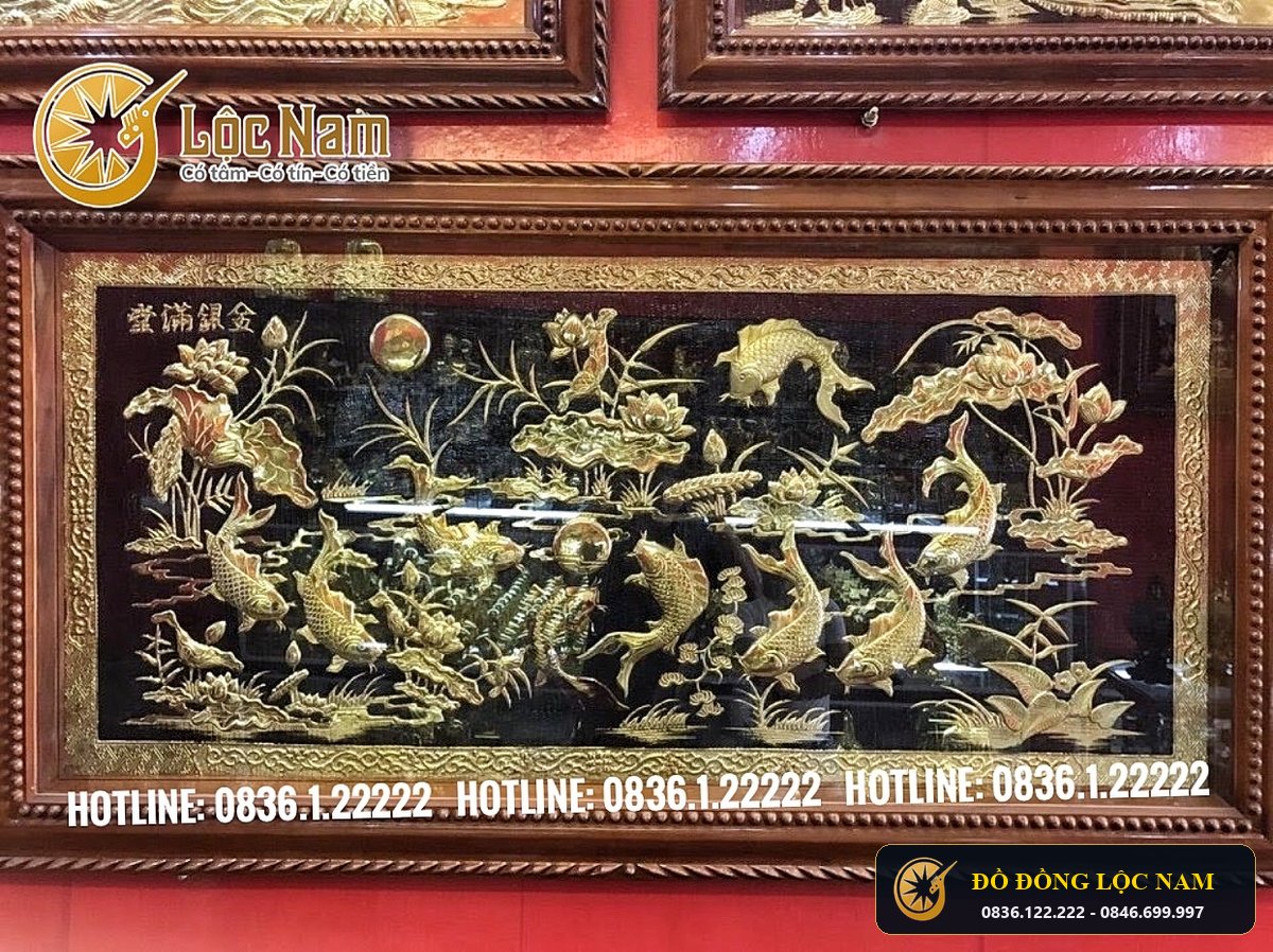 Tranh Cửu Ngư Quần Hội Hoa Sen Mạ Vàng Dát Bạc Tinh Xảo