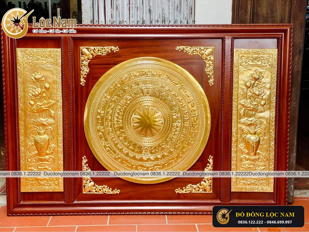 Tranh Mặt Trống Đồng Dát Vàng 9999 Khung Gỗ Gụ góc chụp 1