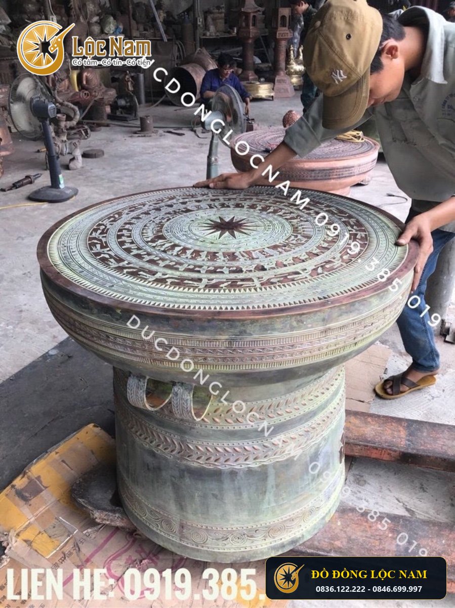 Đúc và thiết kế quả trống đồng làm bàn uống trà giao tại Nghệ An