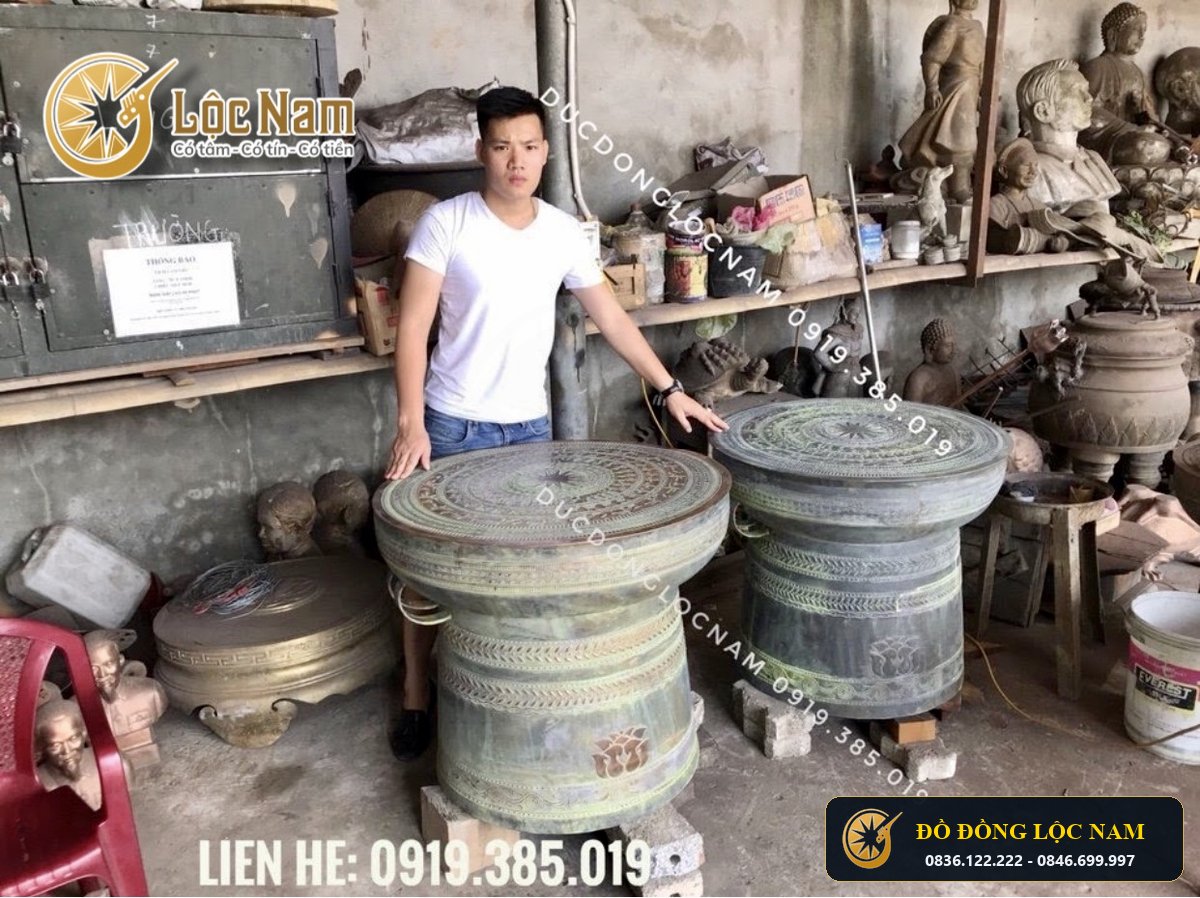 Đúc và thiết kế quả trống đồng làm bàn uống trà giao tại Nghệ An góc chụp 1