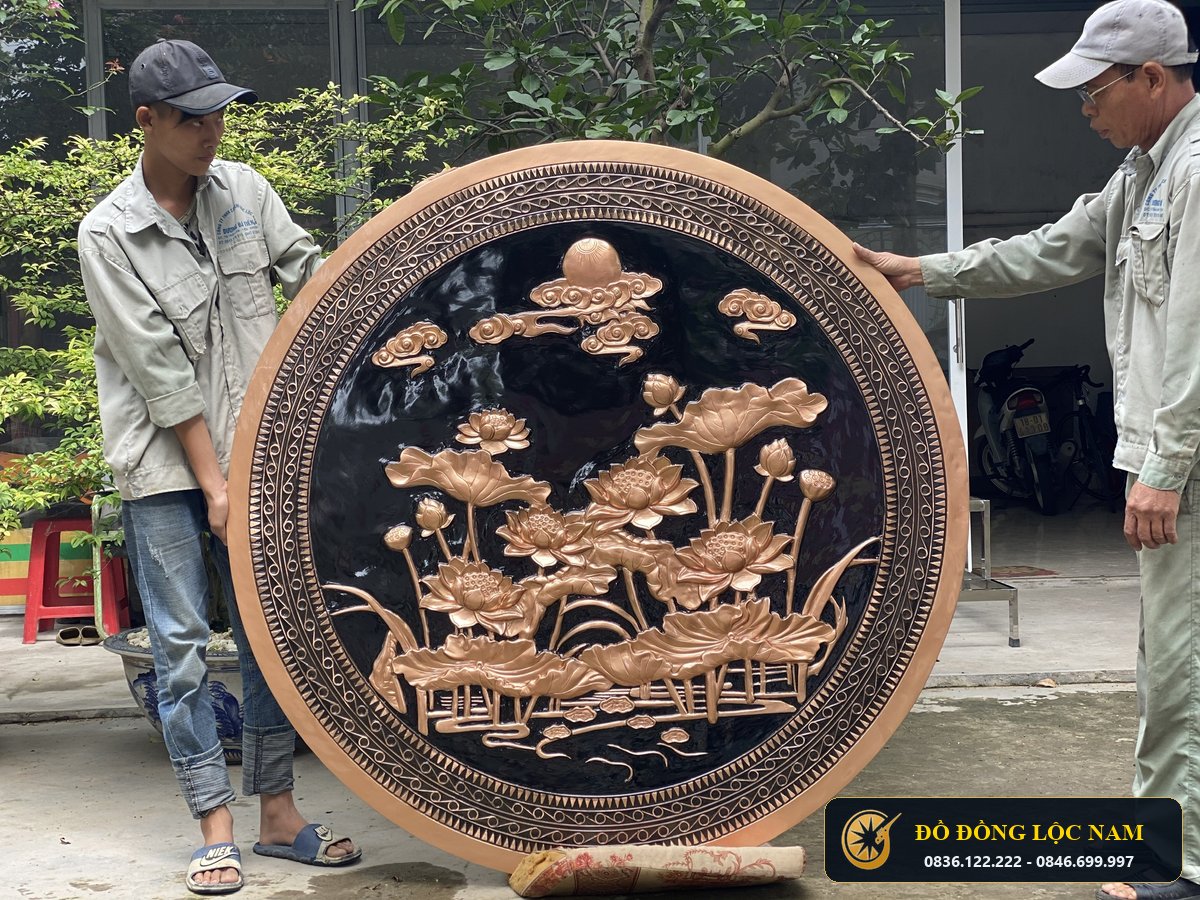 Mặt Trống Bằng Đồng Họa Tiết Hoa Sen Đúc Theo Yêu Cầu Của Khách Hàng góc chụp 2