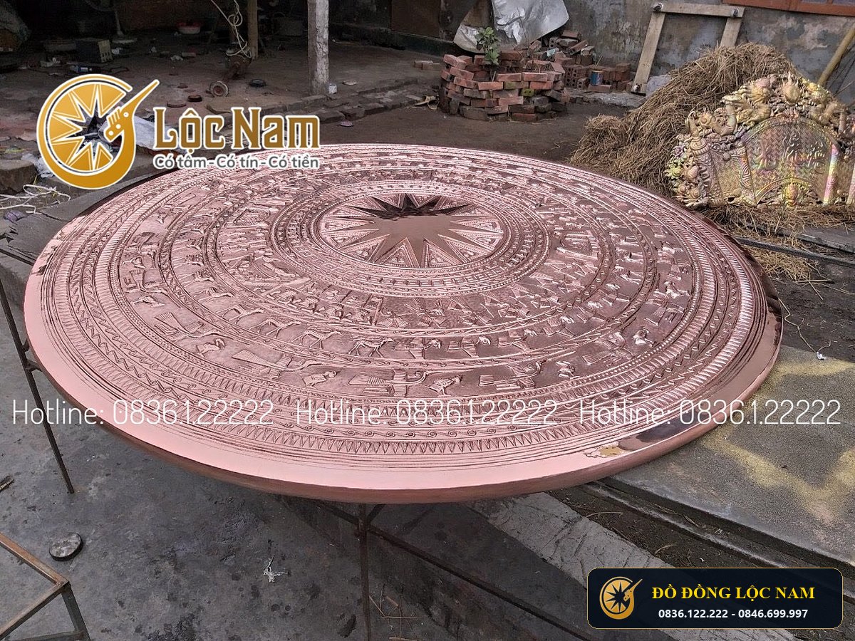 Mặt Trống Đồng Do Nền Đen Gò Thủ Công 1m1 góc chụp 2
