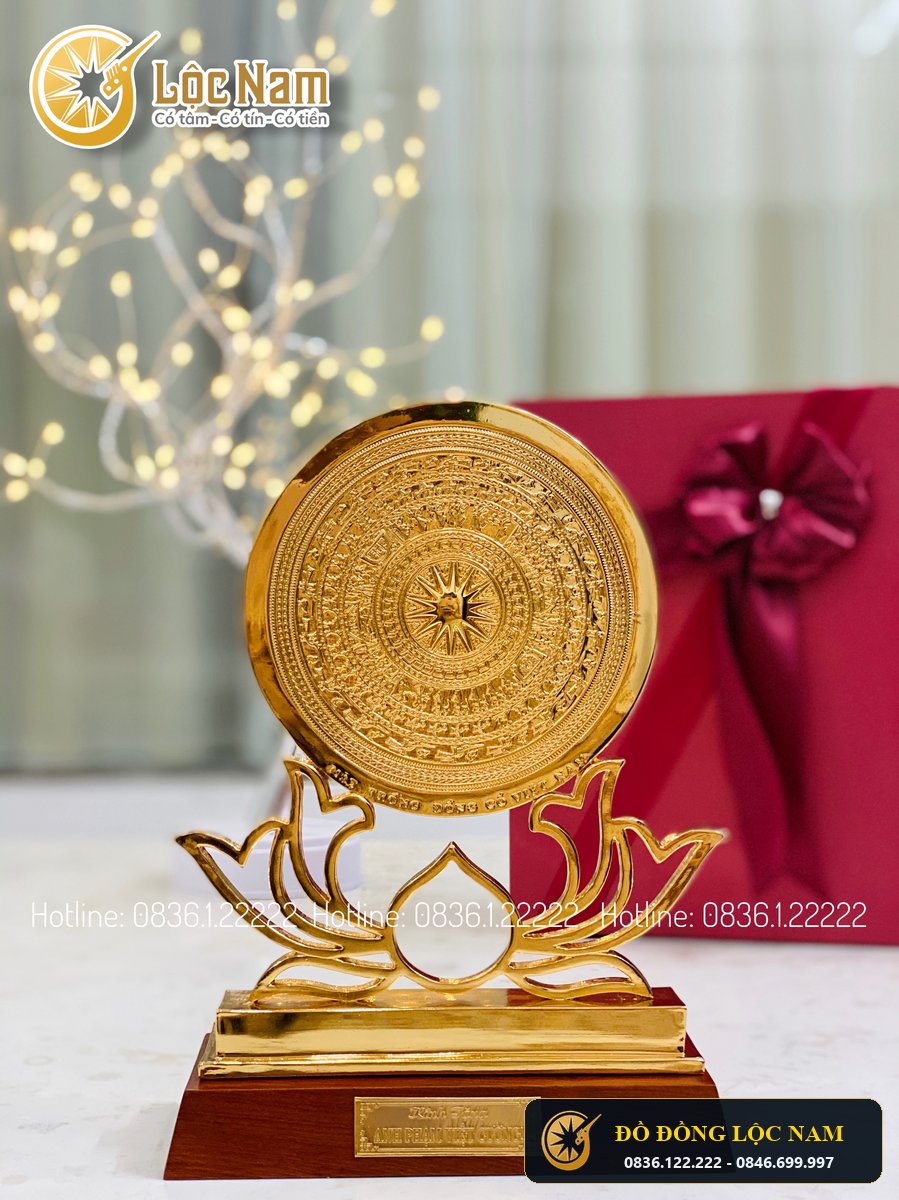 Mặt Trống Đồng Quà Tặng Để Bàn Mạ Vàng 24K góc chụp 1