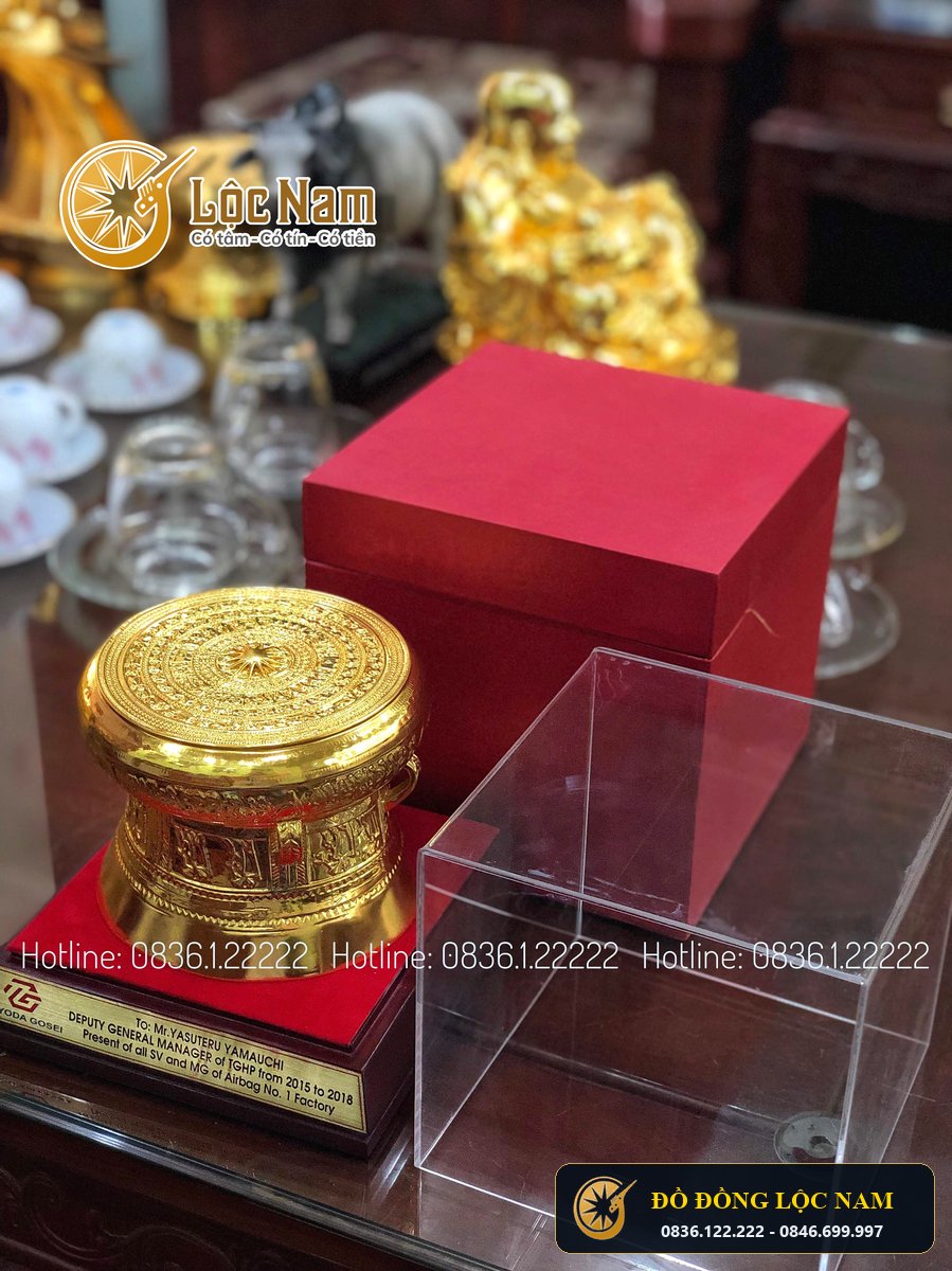 Qua Trống Đồng Mạ Vàng Qua Tang Ly Tượng Chó Doanh Nghiep